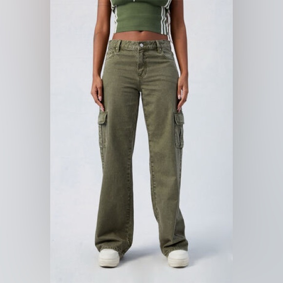 PacSun Pants - Pacsun Women's Stretch Dad Jeans – Cargo Style‎ – Size 26 – Army Green